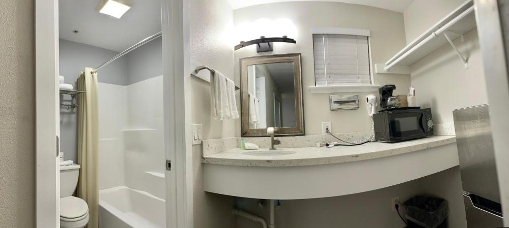 Deluxe Queen Suite with Two Queen Beds interior